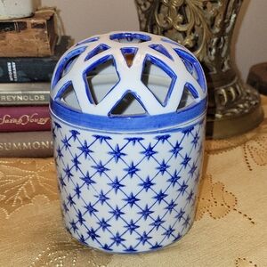 Blue and White Ceramic Vessel With Frog Top